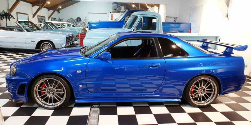 Nissan Skyline GT-R azul