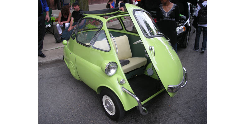 Modelo de coche Isetta en verde
