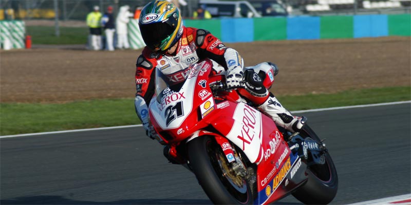 Troy Bayliss compitiendo