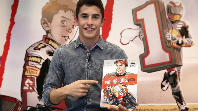Maárquez presentando su cómic. 