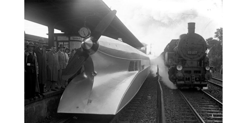 Foto en blanco y negro de un Rail Zeppelin