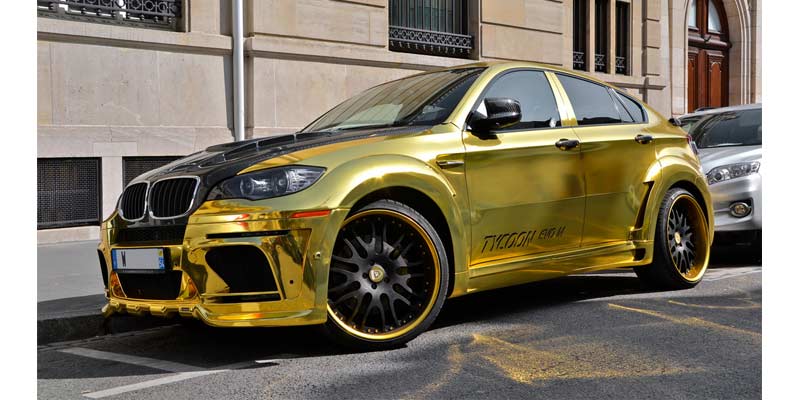 Coche recubierto de oro