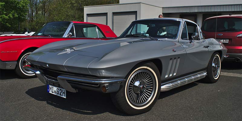Chevrolet Corvette C2 gris