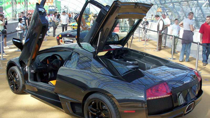 Modelo en color negro del Lamborghini Murciélago