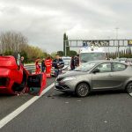 Accidente de coche en una autopista