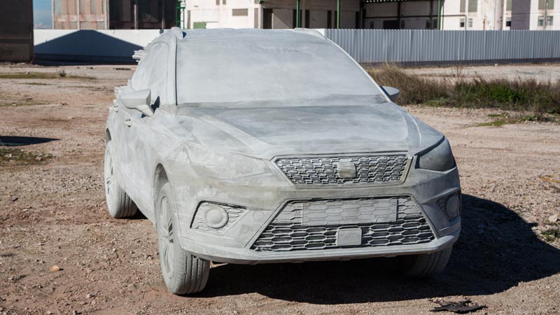 Seat Arona de cemento, tres cuartos delantero