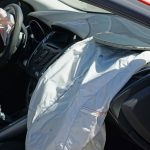 Airbags que han saltado en un coche