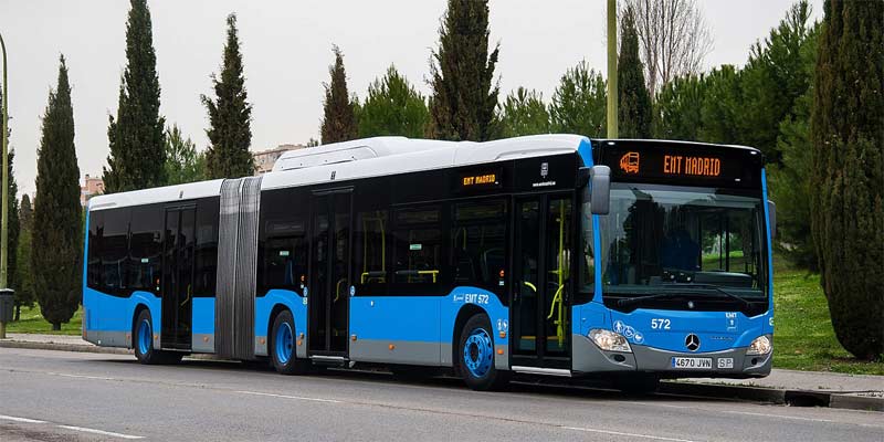 Autobús azul de la EMT Madrid