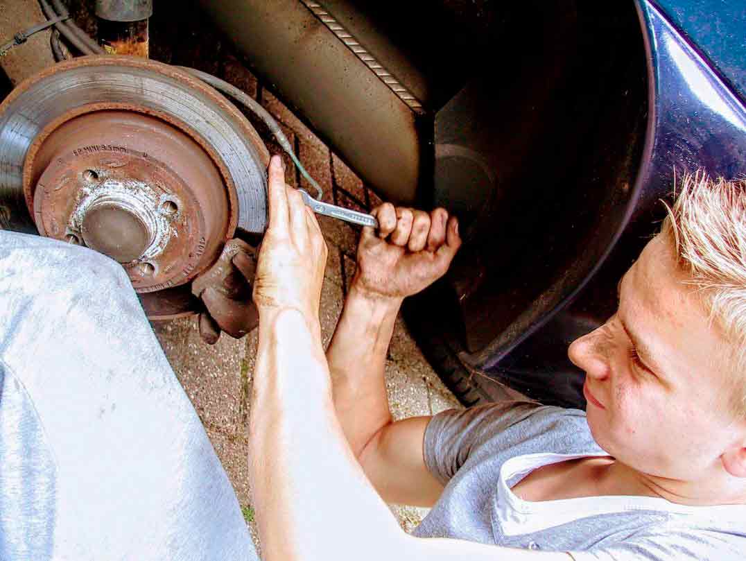 Leonet Servis es tu tienda de herramientas de taller, donde tienen desde utillaje para mecánica de motor, hasta accesorios para desmontadoras y equilibradoras de neumáticos.