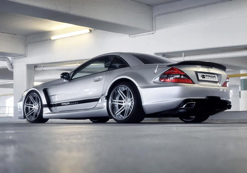 Foto de costado MERCEDES-BENZ SL R230 gris metalizado aparcado en garaje