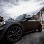 mini cooper aparcado