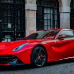 ferrari rojo aparcado